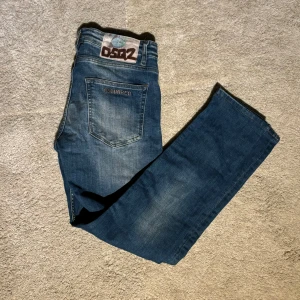 DSQUARED2 jeans - Det är size 46 men passar som 30-31W och 32L Inga defekter 