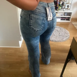 Calzedonia jeans - Bootcut jeans från Calzedonia Storlek: S Köpt för 479kr men säljer för 250 då dem inte passar mig💕Aldrig andvända, prislapp sitter kvar