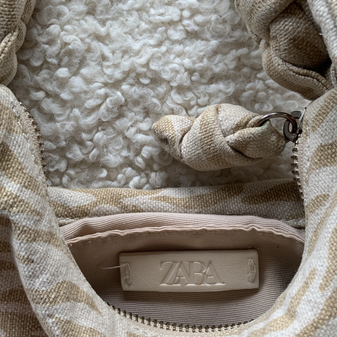 Axelväska zebra - 92