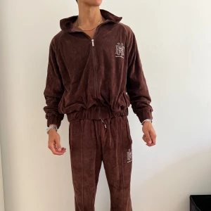 Mjukisset  - Velour, raka byxor, från homies. 4k nytt, använt 2 ggr typ