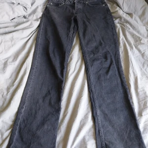 Lågmidjade jeans💕 - Är i gått skick och är lågmidjade 💓
