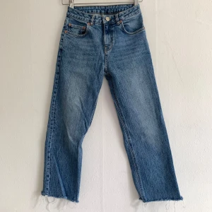 Raka blå jeans - Fransig nertill