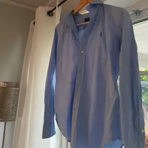 Fin blå Ralph Lauren skjorta , passar mig som brukar ha xs-s