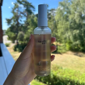 Djerf avenue beauty  - Brezy styling mist från djerf avenue är använda 3 gånger och öppnad för ca 2v sedan.