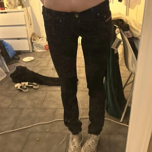 Vintage jeans  - Ett par vintage jeans från diesel, väldigt låg midja och flare/rak passform!! Superfina, jag ör stl 36 och de passar men är lite tajta