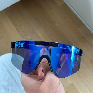 Pit viper  - Säljer mina pit viper brillor för har bytt stil, osäker om de är äkta därav priset. Skriv om du vill ha info eller har frågor!!