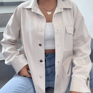 Tunn jacka - Oanvänd, helt ny 