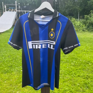 Inter tröja  - Fet Rn9 tröja från när han spela för Inter  