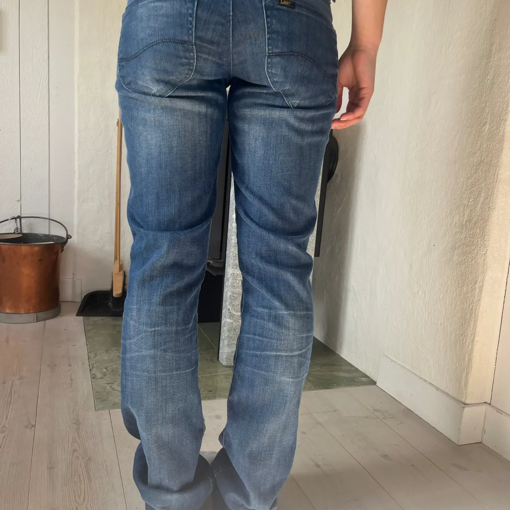 Super snygga Lågmidjade jeans. Aldrig använda strl 36/38!❤️ bra skick. Innerbenslängden: 83cm. Jeans & Byxor.