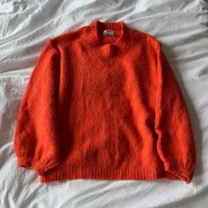 acne studios stickad tröja - sparsamt använd 