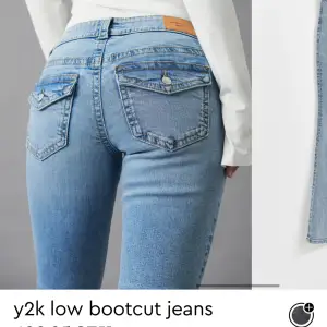 Säljer dessa y2k jeans från ginatricot som inte kommer till någon användnin. De är utsvängda och även lågmidjade💓