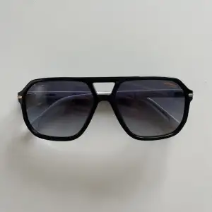 Solglasögon från carrera modell 302/S M4P90 nypris ca 1200kr. Bra skick