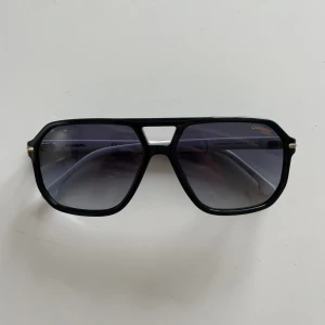 Carrera solglasögon - Solglasögon från carrera modell 302/S M4P90 nypris ca 1200kr. Bra skick