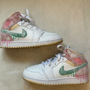 Air Jordan 1 mid ice cream - Säljer för dem knte kommer till användning och har bara använt dem någon enstaka gång och dem är i bra skick
