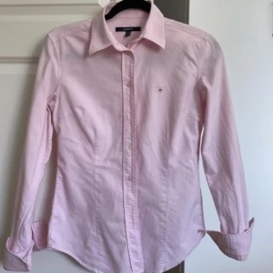 Skjorta - Ljusrosa skjorta från Gant. 