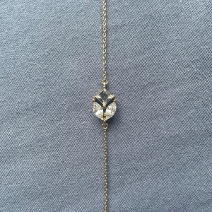 Edblad armband - Ett armband från edblad som ej kommer till användning. Armbandet är nästan helt nytt och använd bara nån gång. Kommer med en presentbox!