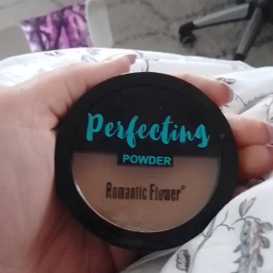 Bronzer  - Säljer en bronzer. Använd några gånger. Finns mycket kvar. Säljer den för 15kr + frakt! 