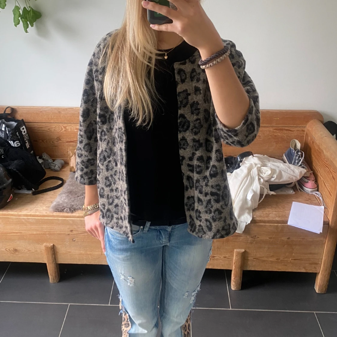 Trekvartsärmad leopardmönstrad kofta 