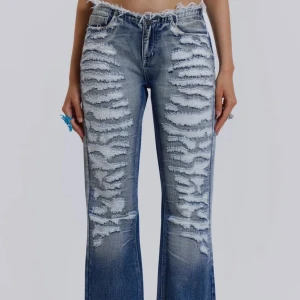Jaded London Viper Low Rise Jeans - Otroligt snygga jeans från Jaded London! Lågmidhade och bootcut me slitningar🫶🏻 aldrig använda med alla lappar kvar!❤️ nypris 1250kr