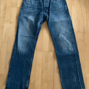 Hej säljer ett par riktigt fina weekday jeans som är i användt skick men märks ej av. Tveka inte på att höra av er vid frågor!