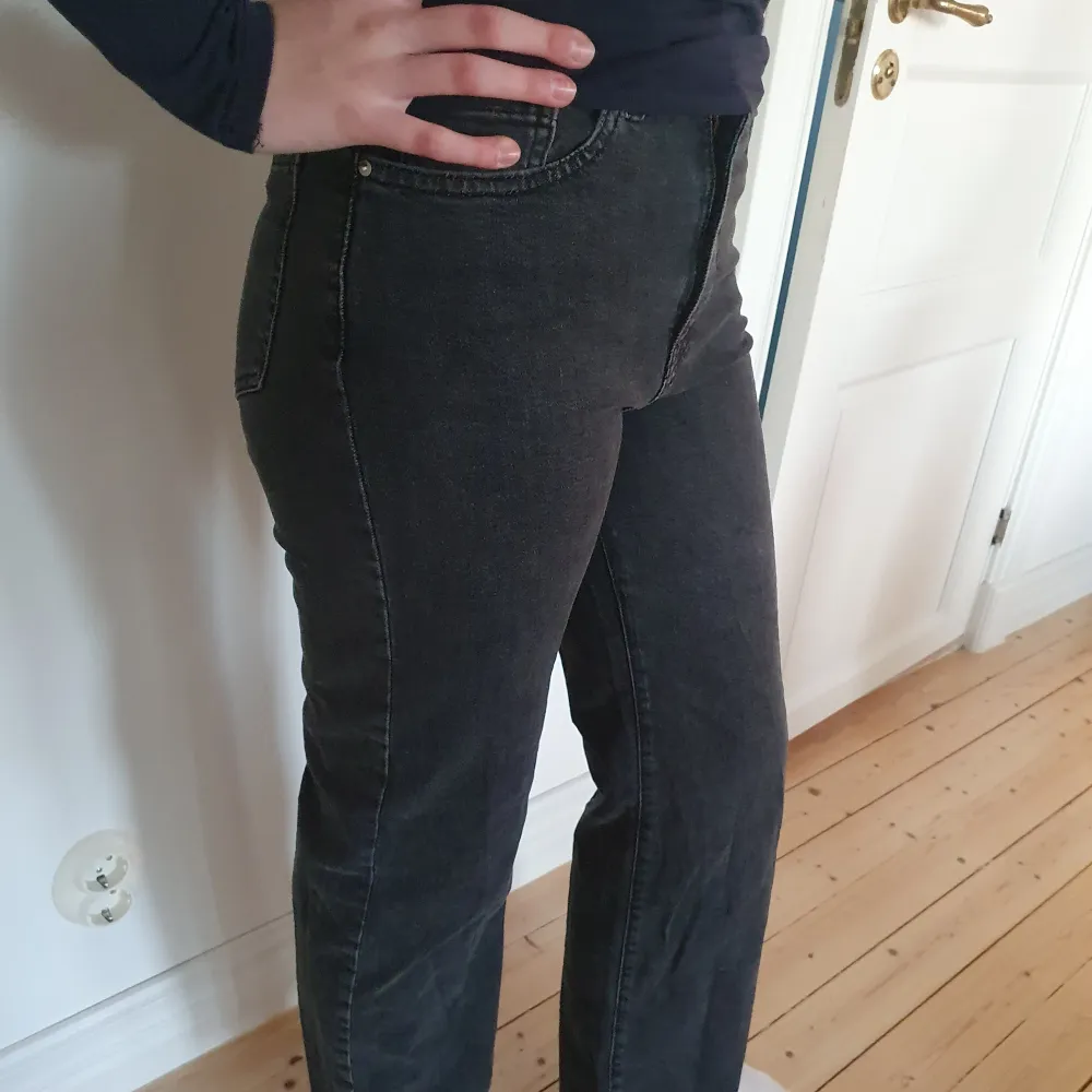 Jätte fina svarta jeans från Kapphal i storleken S. Jätte fint skick inget fel på dem!. Jeans & Byxor.