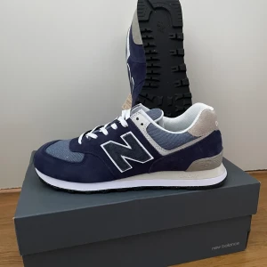 New balance - Nyskick, helt oanvända. Allt original medkommer 