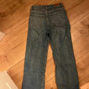 Blåa jeans från Cubus, väl använda men inga defekter, wide leg(midwaist)