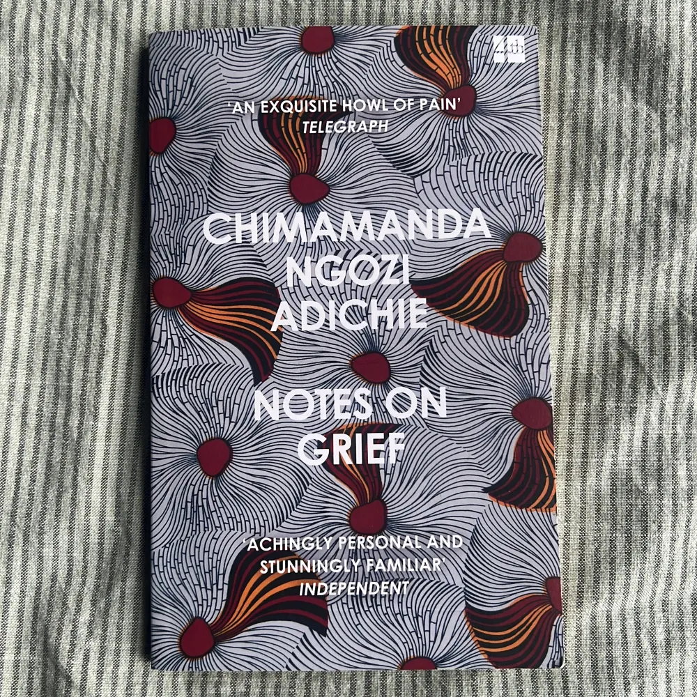 Pocketbock - Notes on Grief, Chimamanda Ngozi Adichie. Övrigt.