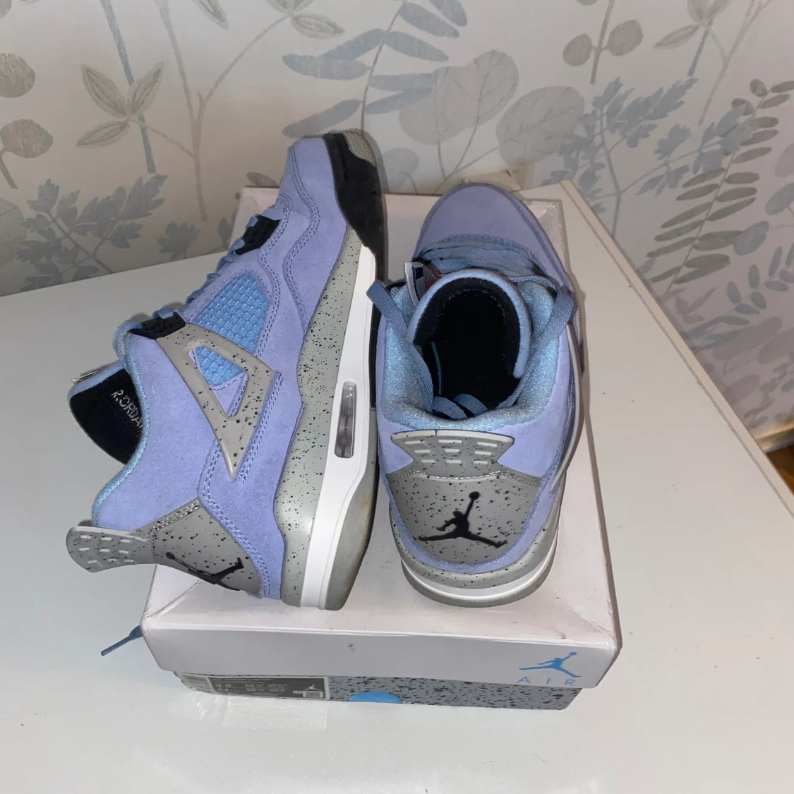 Jordan 4 University Blue 