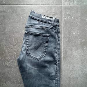 Dondup jeans av modellen Ritchie dvs skinny fit, cond 9/10