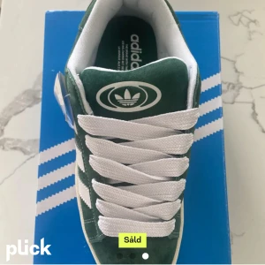 Adidas campus 00s  - Säljer ett par helt nya adidas campus 00s gröna i storlek 39. Tyvärr var dom för stora.