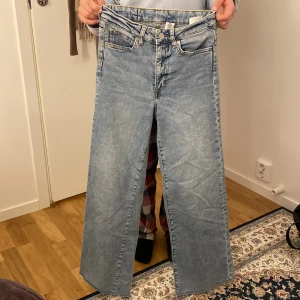 High waist wide leg jeans - Använt ett par gånger fortfarande i bra skick!