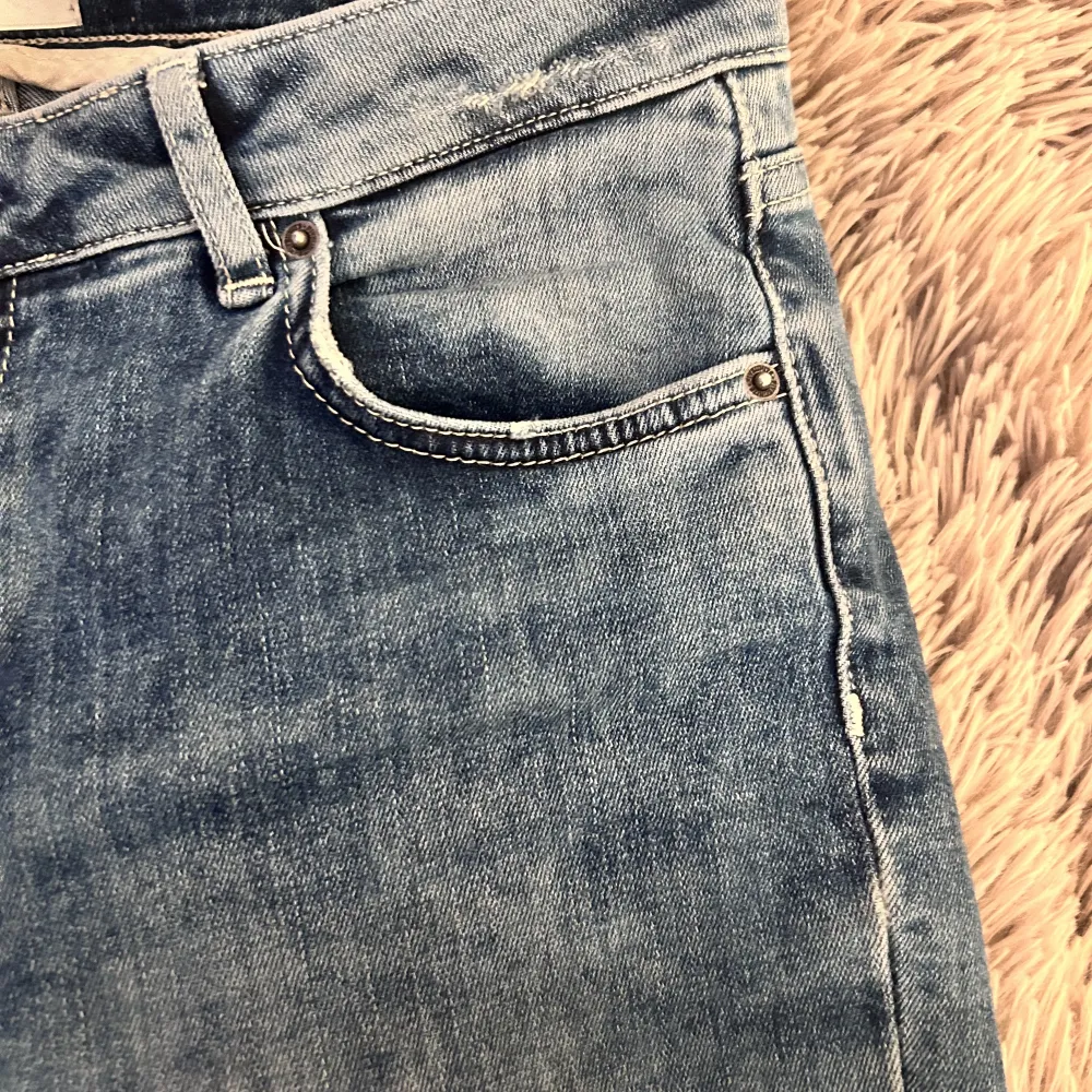 Säljer dessa fina jeans då dom inte passar mej!💖. Jeans & Byxor.