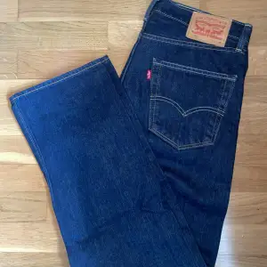 Levis 751 herr jeans. Fint skick knappt använda, storlek W33 L30. Självklart äkta 