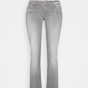 Säljer dessa grå ltb jeans för dom tyvärr är lite stora för mig. 