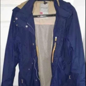 Helt ny jacka - Helt ny och oanvänd jacka strl m/l
