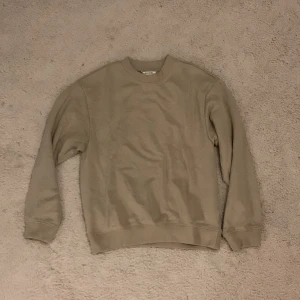 Tjöja  - En helt oandvänd fräsch tröja skick 10/10 skriv till mig om du har några frågor👍🤗