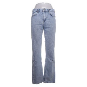 Mango jeans - Skitsnygga jeans från Mango. strl 36 men något stora i storleken skulle jag säga.