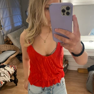 topp - topp från zara. står att d är M men skulle säga att det är mer som en S