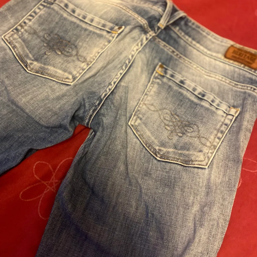 Ett par jätte snygga lågmidjade jeans aldrig använda pågrund av storleken på dem.. Jeans & Byxor.