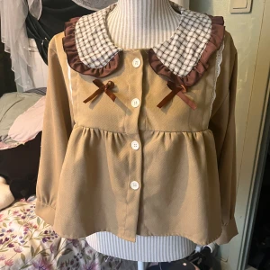 Lolita tröja - Super söt, men för liten för min byst