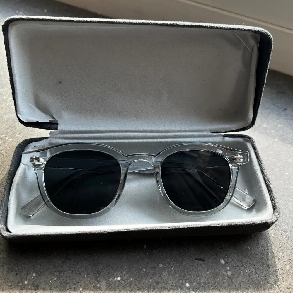 Solglasögon från Montén, knappt använda så mycket bra skick. Modell M1V1. Nypris 599 kr, mitt  pris 280 kr! . Övrigt.