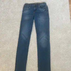 Blåa jeans  Skulle säga xs/s