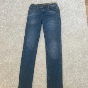 Jeans - Blåa jeans  Skulle säga xs/s