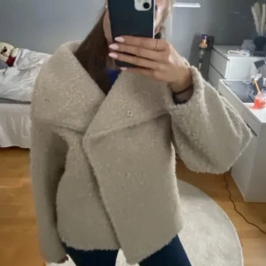 Gina kappa  - Super fin kappa fårn Gina💕köpt för 599 men endast använd 1 gång så precis som ny☺️säljer då jag har andra. Pris kan diskuteras vid snabbaffär 