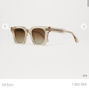 Chimi 04 - Säljer mina Chimis i 04 ecru. Säljer för att jag har andra glasögon som jag tycker passar mig bättre. Torkduk, glasögonfodral samt påsen medkommer, även kartong. 