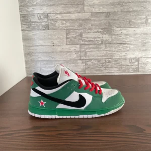 Nike dunk sb - Nike dunk sb heineken. Bara använda 2 gånger. Det är bara att skriva om man har frågar. Lägg inte prisförslag om du inte är redo att köpa 