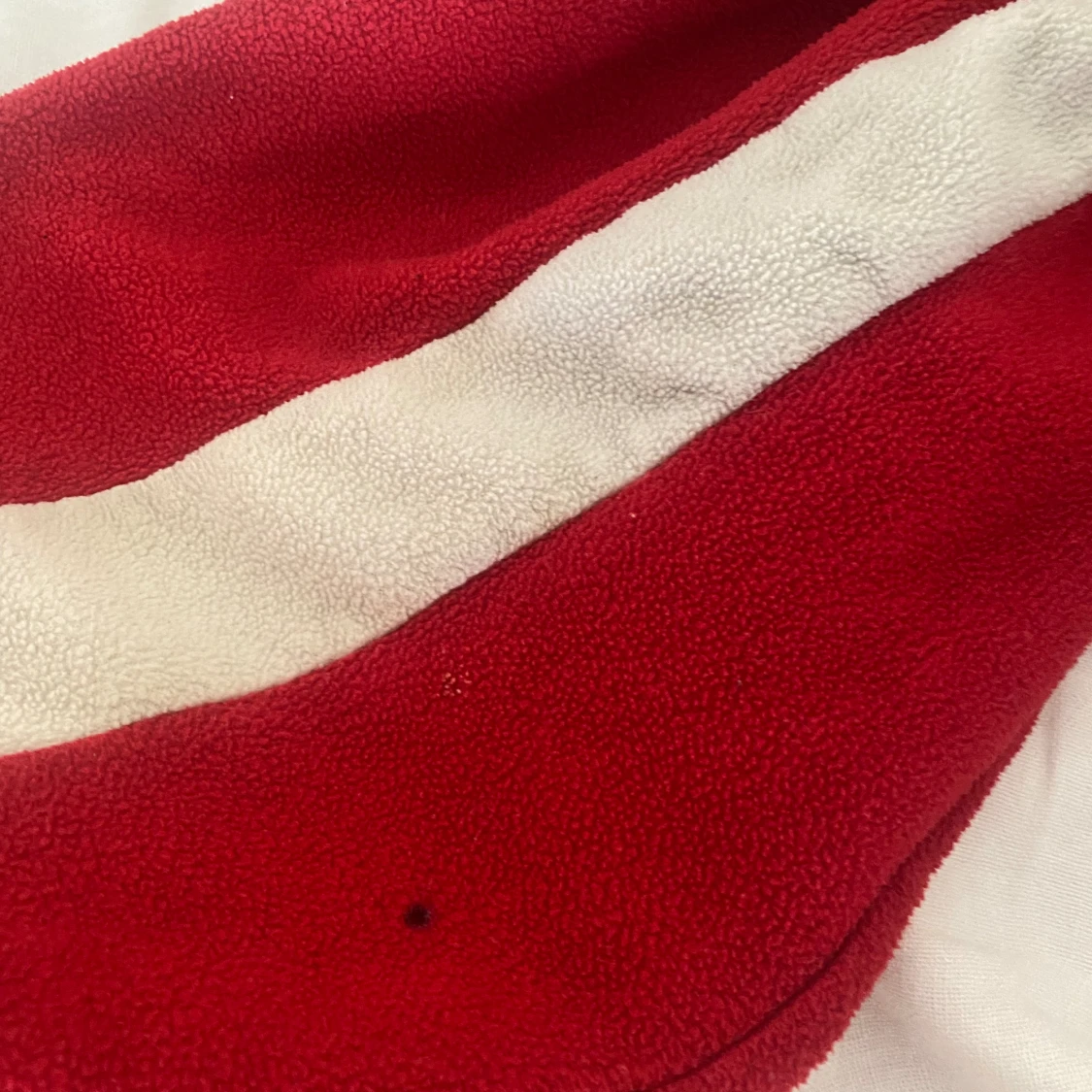 Röd fleecetröja  - 91