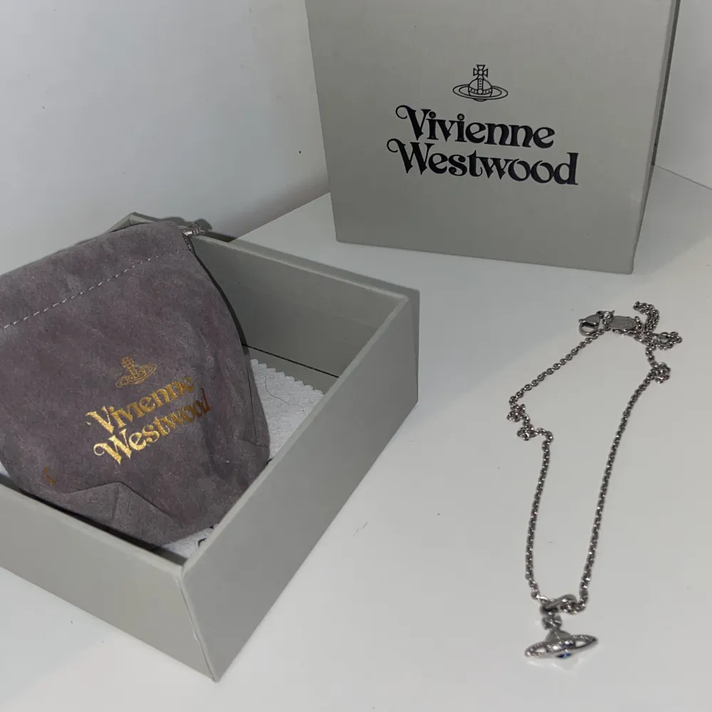 Nyskick Vivienne Westwood halsband . Accessoarer.