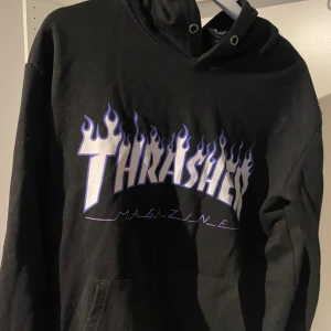 Trasher hoodie - Säljes i befintligt skick, saknar snören 